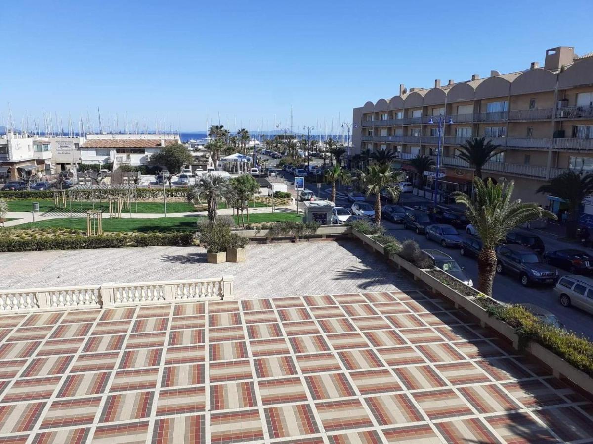 Studio 4 Personnes Avec Vue Sur Le Port Apartment Hyeres Exterior photo