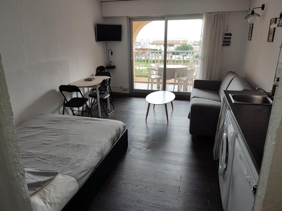 Studio 4 Personnes Avec Vue Sur Le Port Apartment Hyeres Exterior photo